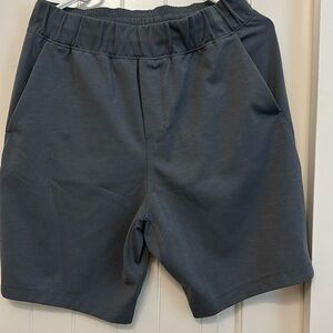 Men’s lululemon liner less short - Size M